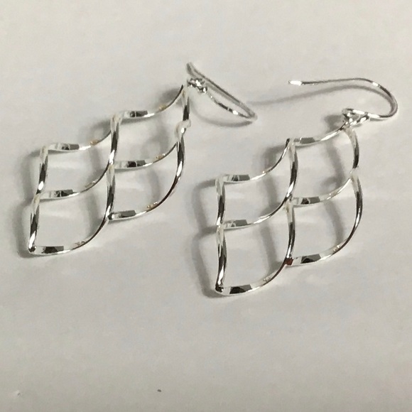 (925) Spiraling Diamond Shaped Earrings - Picture 5 of 6